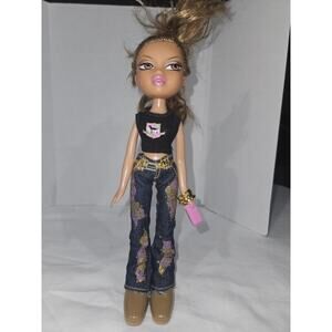 Bratz “Walking My Dog Yasmin” Doll Original Outfit